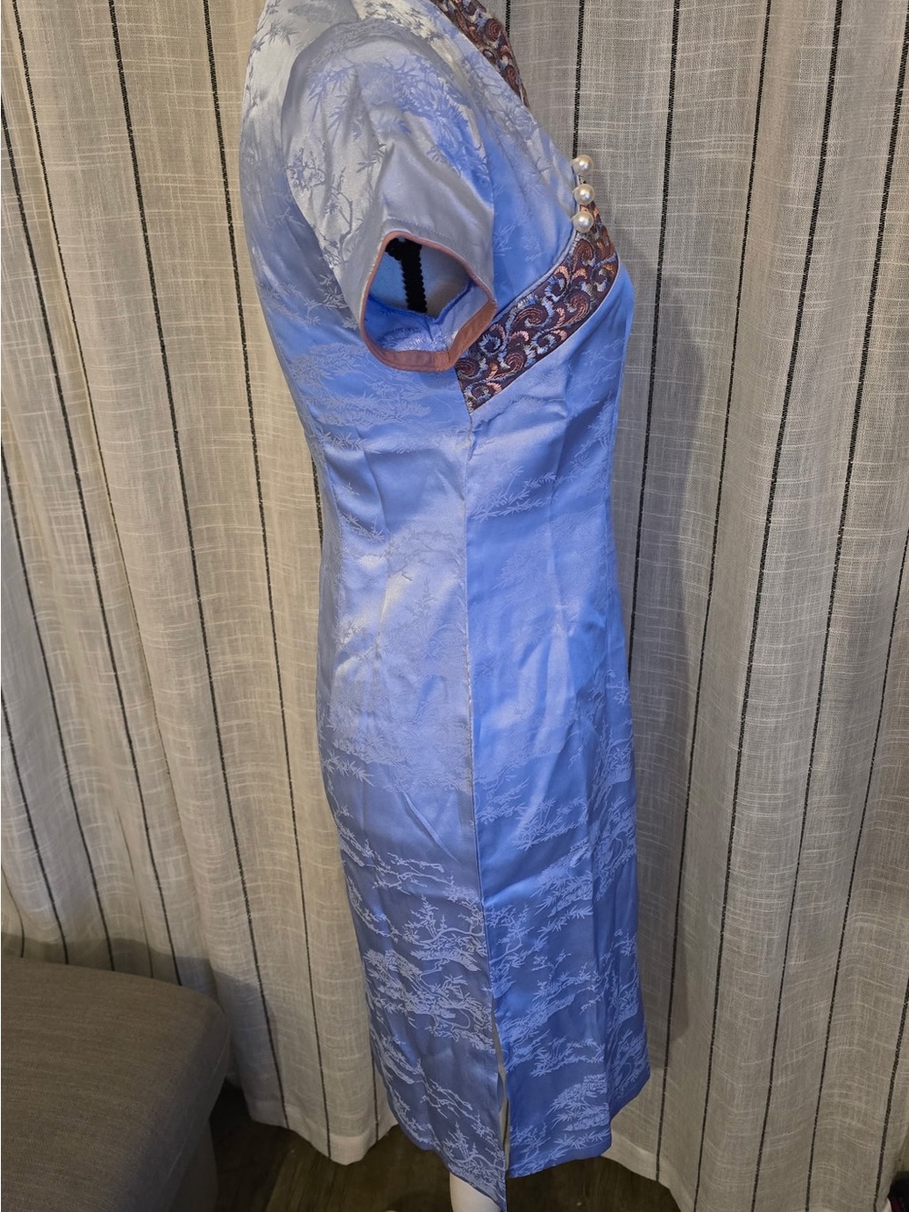 Light Blue Mandarin-Collar Midi Cheongsam Dress with Embroidered Trim - Picture 3 of 5